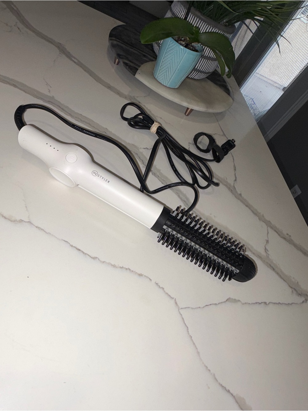 InStyler white  Hot Styling Brush